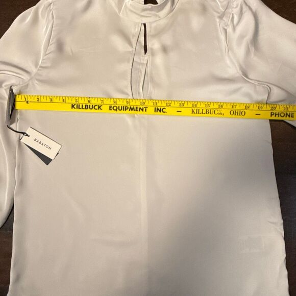 NWT Babaton aritzia Bassman keyhole long sleeve shirt size medium cream puff sle - Picture 11 of 11
